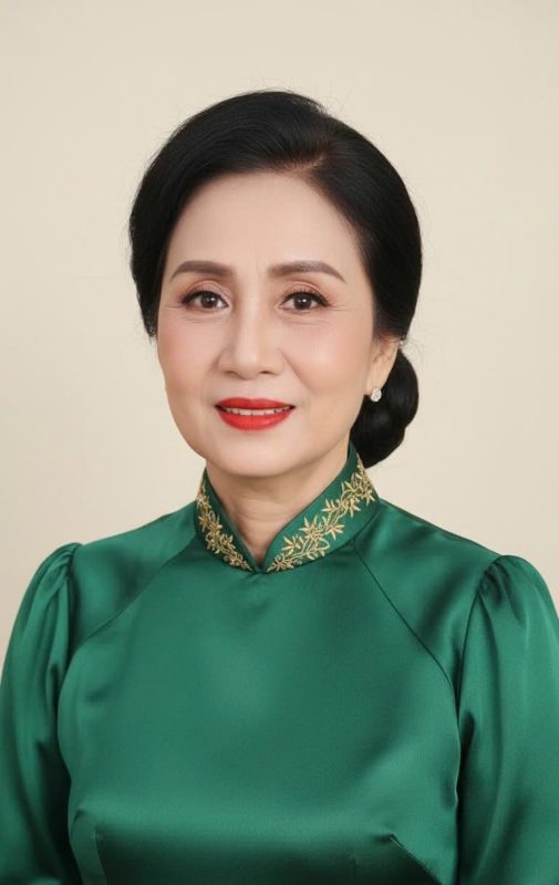 Makeup mẹ cô dâu chú rể tại nhà HCM – Sang trọng, quý phái, tự nhiên