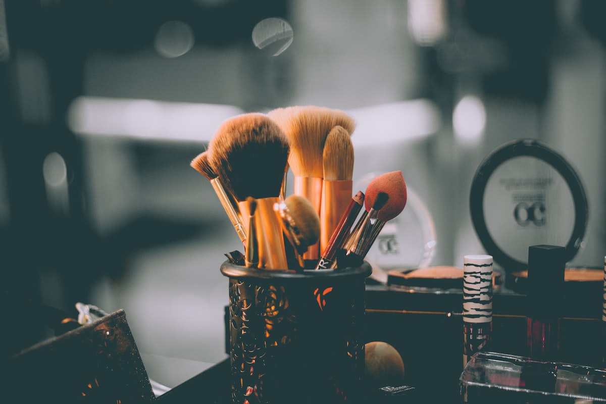 Bộ cọ trang điểm chuyên nghiệp và mỹ phẩm chính hãng MAC Dior - Mỹ Trân Makeup