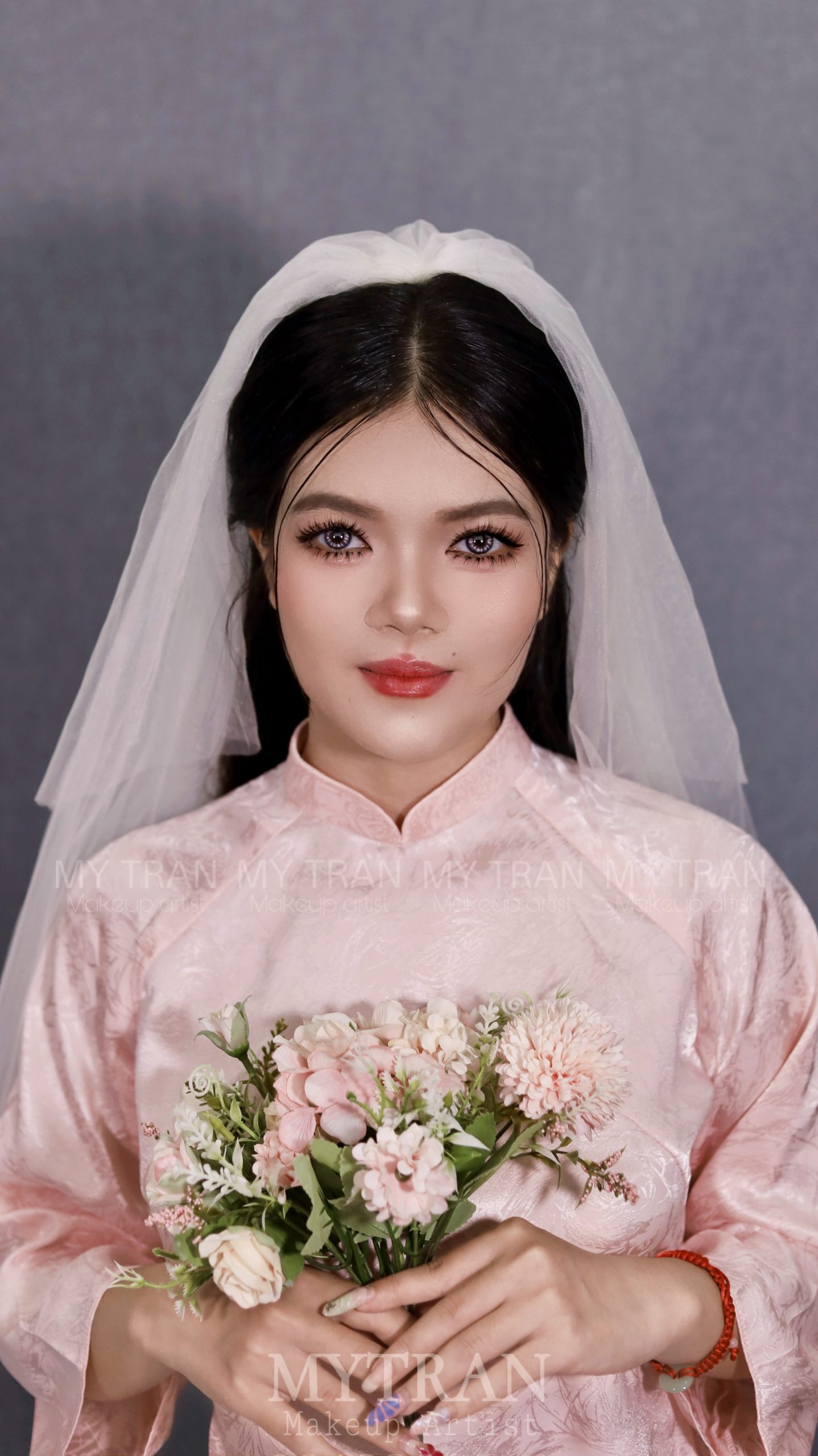 Kiểu tóc bới bà sui sang trọng quý phái